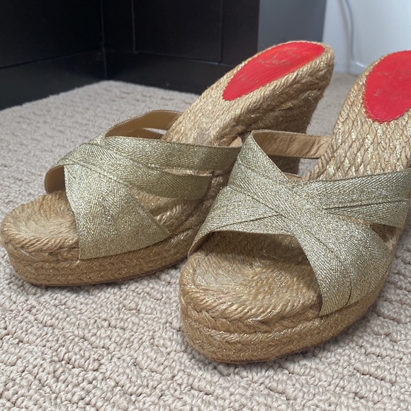 Christian Louboutin gold wedge slides - Picture 7 of 10